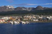 Hafen und Berge von Ushuaia